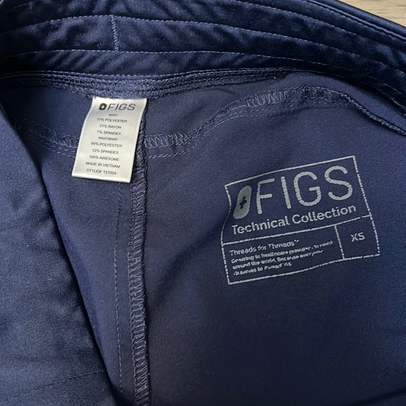 SOLD ❌ Figs Women's Pants in Navy and Black - Picture 12 of 15